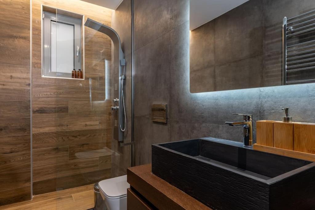 Stylish Abode Under Acropolis W/ Sunny Courtyard! Apartment Athens Ngoại thất bức ảnh