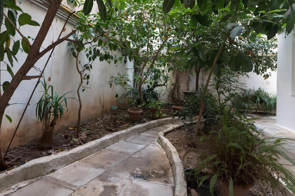 Stylish Abode Under Acropolis W/ Sunny Courtyard! Apartment Athens Ngoại thất bức ảnh